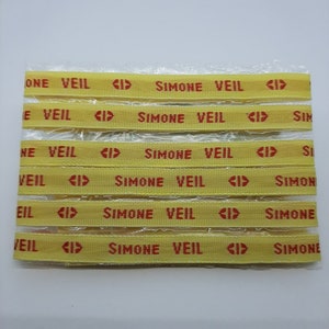 Lot étiquettes à coudre • fond jaune texte rouge • nom prénom tissé personnalisé • bracelet message • cadeau d'invités mariage