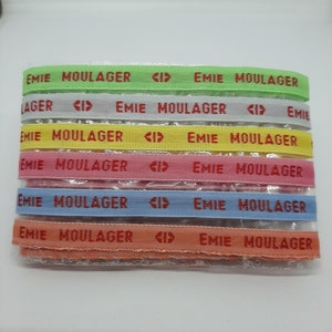 Lot étiquettes à coudre • fond multicolore texte rouge • nom prénom tissé personnalisé • bracelet message • cadeau d'invités mariage