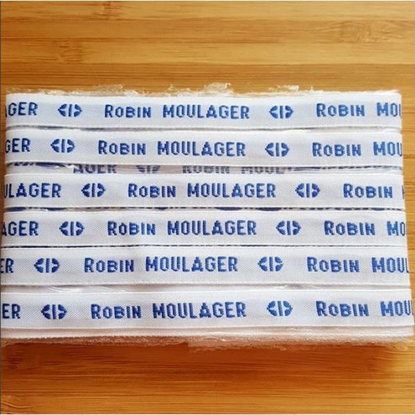 Lot of sewing labels • white background blue text • personalized woven first name • message bracelet • wedding guest gift