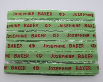 Lot étiquettes à coudre • fond vert texte rouge • nom prénom tissé personnalisé • bracelet message • cadeau d'invités mariage