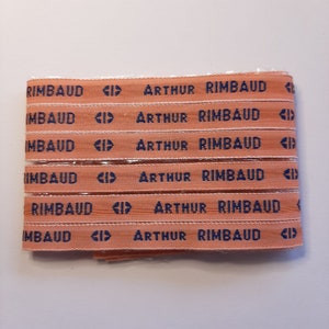 Veel naailabels • oranje achtergrond blauwe tekst • gepersonaliseerde geweven voornaam • armband met bericht • huwelijksgastcadeau