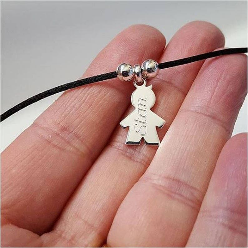 Collier à graver cordon avec un personnage garçon boy enfant bijou personnalisé gravé pendentif et 2 perles image 2