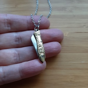 Collar Mini Cuchillo de Pescado • Miniatura en Latón y Acero Inoxidable
