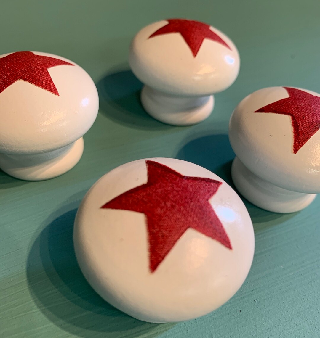 Red Star Drawer Knob Hand Decoupaged With A Star on Each. Etsy Denmark