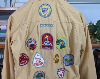 Vintage 1970er Jahre Boy Scouts Jacke mit Patches klein