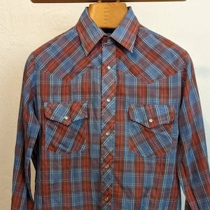 Vintage 1970er JC PENNY Western Style Druckknopf kariertes Langarmshirt Herren M, 70er Cowboy Style Shirt, Vintage Rodeo Shirt, Blau und Rot