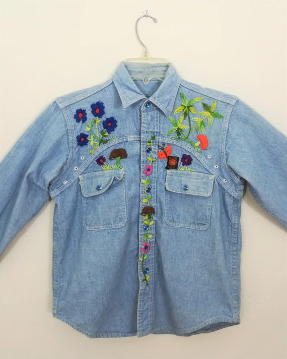 Vintage hand-embroidered denim chambray shirt || S
