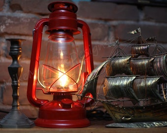 Lampe de table lanterne électrique ROUGE | Lanterne électrique ouragan de 12 po., interrupteur à bascule, lampe lanterne rustique faite main