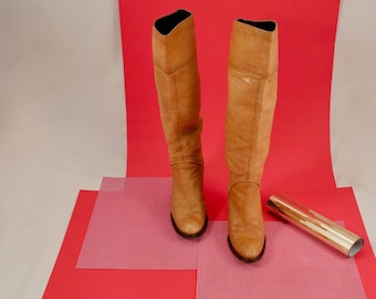 tall leather boots / tall 80s boots / tan leather boots / slouch boots / tall western boots / 7 / pointed toe / boho / hippie boot / 80s