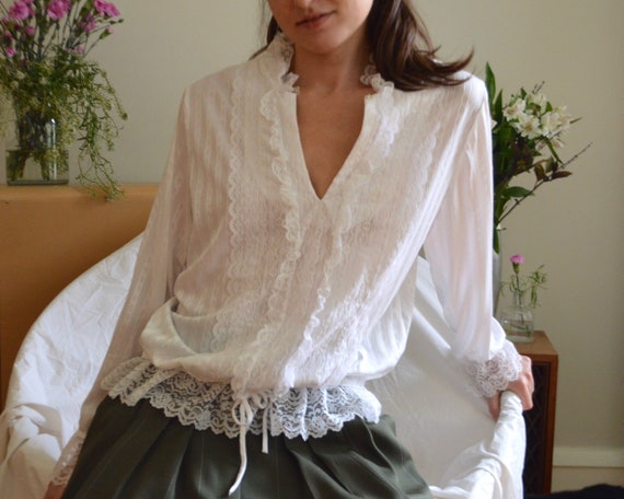 white lace drawstring waist blouse / romantic whit