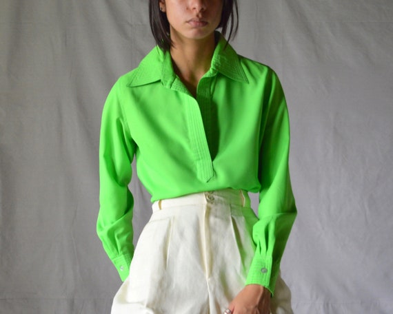 70s pointed collar lime green pullover top