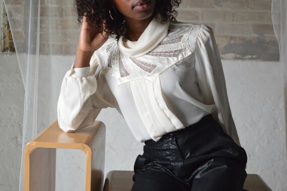cream cut out pleated blouse / puff sleeve