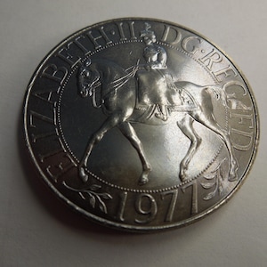 British Queen Elizabeth 2nd 1977 Silver Jubilee Crown Sized Coin