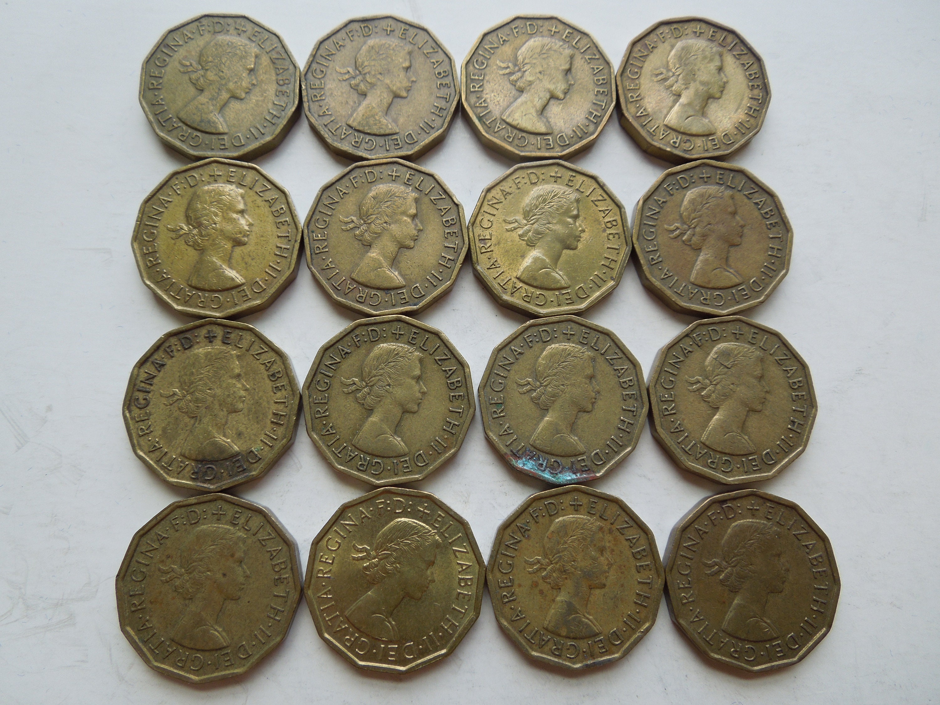 1953年~1967年 英国 3ペニーコイン 100個セット イギリス 3ペンス 1953年~1967年 英国 3ペニーコイン 100個セット イギリス 3