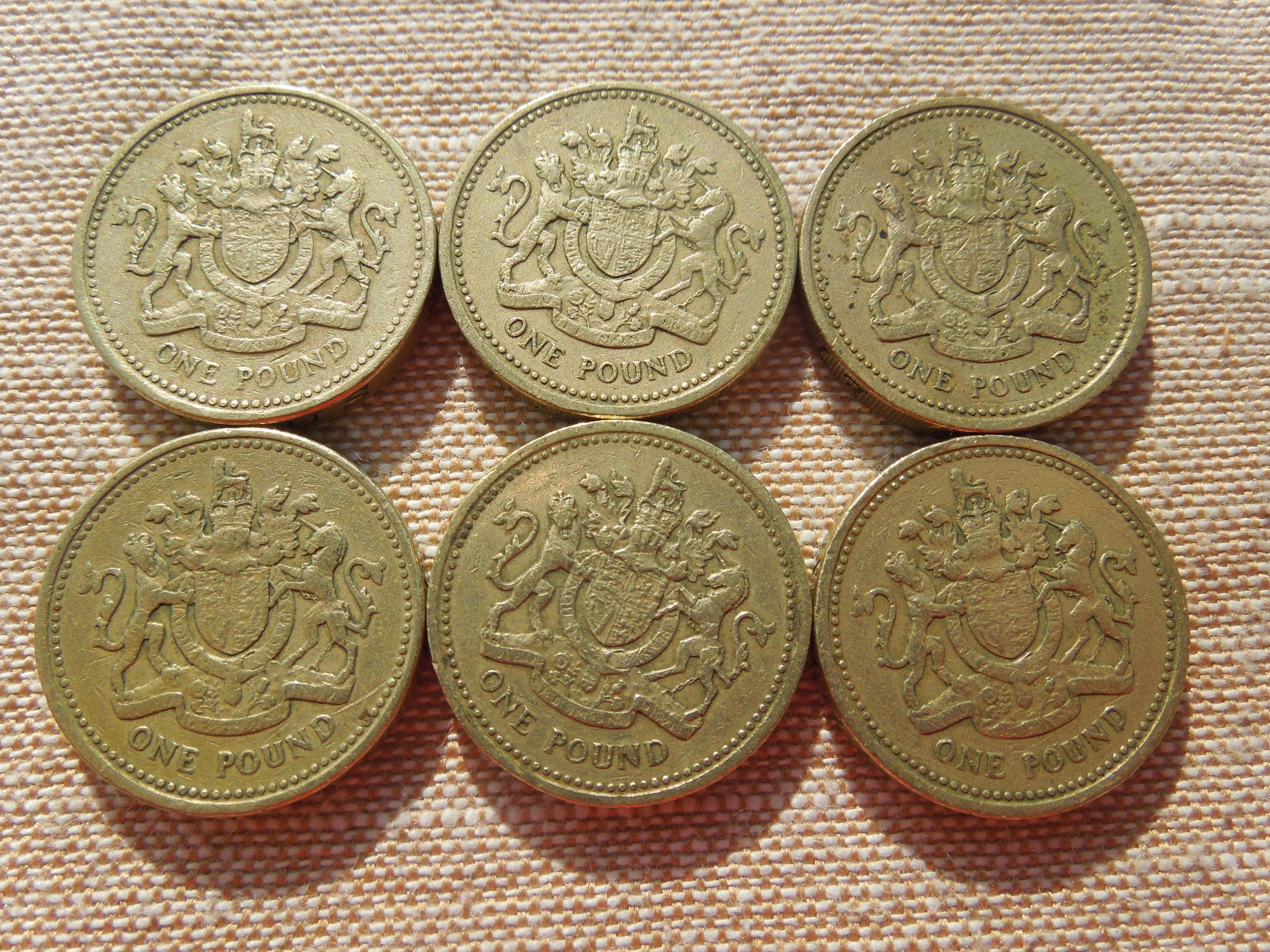 古銭    希少   1983年エリザベス二世 1ポンド 1ポンド コイン 1983 硬貨 激レア エラーCoin エリザベス2世