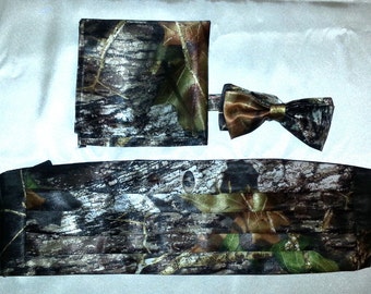 Mossy Oak® New Break Up Satin Cummerbund - OR - Bow Tie and pocket square Set