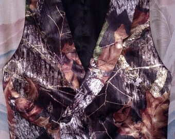 Mossy Oak® New Break Up Satin double breast vest