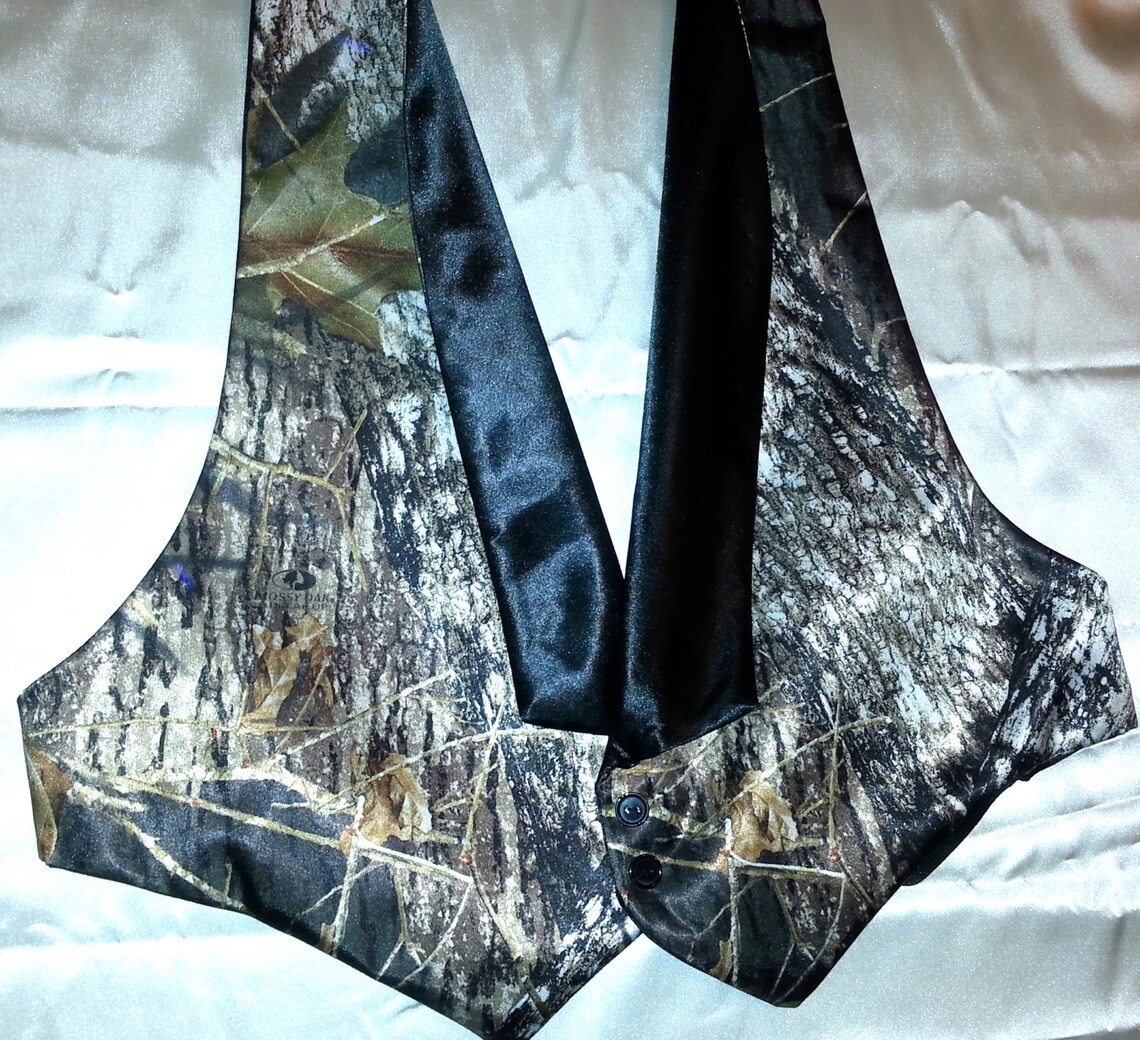Mossy Oak Tuxedo Vest