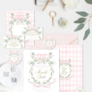 Op de afbeelding: Roze en groene babyborrel uitnodiging met een aquarel illustratie van een konijn, een strik en een krans van bloemen. De uitnodiging bevat de tekst "Kom gezellig mee naar een babyborrel ter ere van Miranda Smith".