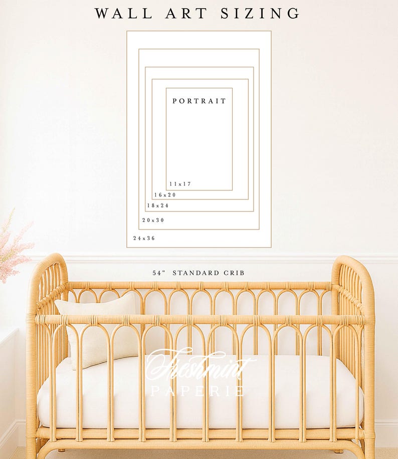Puede incluir: Una cuna de madera clara con un colch&oacute;n blanco y una almohada blanca. Sobre la cuna, una tabla de tama&ntilde;os de arte mural muestra rect&aacute;ngulos anidados con las medidas 11x17, 16x20, 18x24, 20x30 y 24x36, junto al texto 54 inch standard crib.