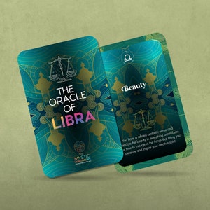 Może przedstawiać: Zielono-niebieska karta z orakulum z napisem "THE ORACLE OF LIBRA" i symbolem zodiaku Wagi. Tył karty zawiera napis "Piękno" i opis o posiadaniu wyrafinowanego zmysłu estetycznego.