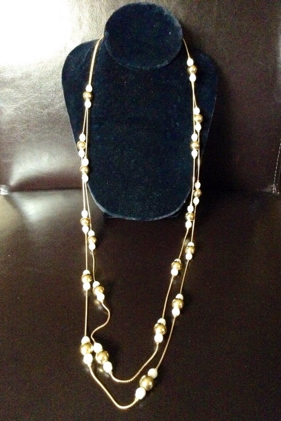 Anne Klein faux pearl gold necklace 18 in vintage