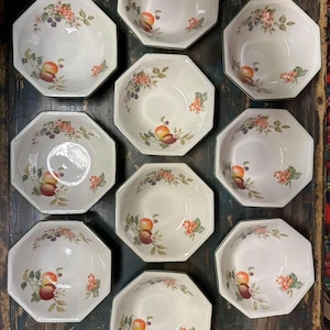 10 Gorgeous Johnson Brothers Fresh Fruit bowls 7 in diameter - truly great shape no crazing, no chips and shine spectacularly!