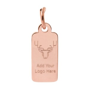 Op de afbeelding: Roze gouden hanger met een hert silhouet en de tekst "Add Your Logo Here".
