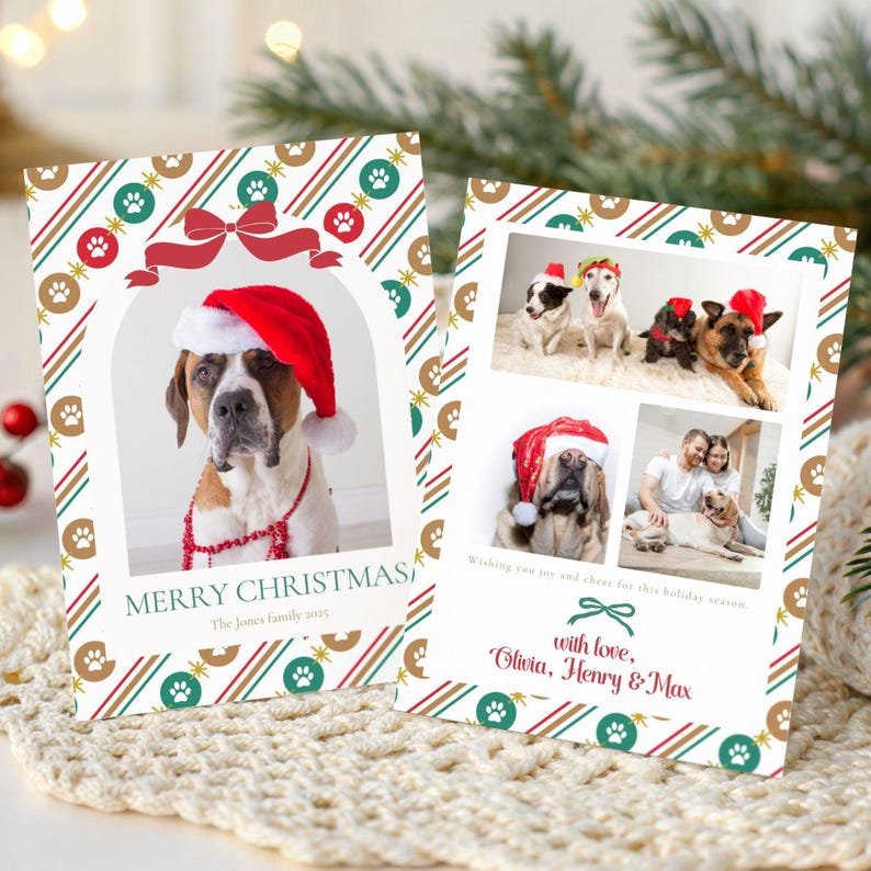 Op de afbeelding: Kerstkaarten met honden met kerstmutsen. E&eacute;n kaart toont een enkele hond met de tekst "MERRY CHRISTMAS". De andere kaart heeft meerdere hondenfoto's en een stel met een hond, met de tekst "with love, Olivia, Henry & Max".