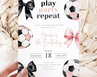 Faire-part d'anniversaire de football rose : invitation à une fête de football fille modifiable (téléchargement numérique)