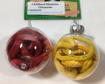 Nostalgic Tree - Two Ornaments Filled with Red or Yellow Loops