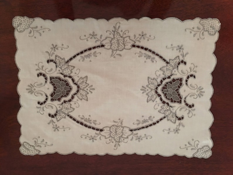 Marghab Style Cutwork Placements unused Set of 6 vintage linens