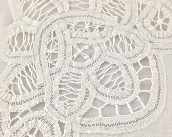 Gorgeous Mats - Four Vintage Lace-Trimmed Placements and  Three Matching Napkins, Unused, New Condition