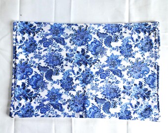 Blue Floral on a White Background Dish Mat