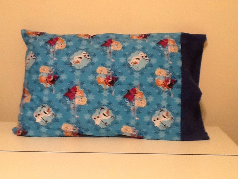 Standard Pillowcase Anna and Elsa with Olaf