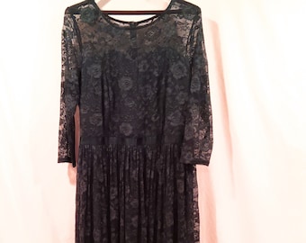 Dress Size 2XL A-Line Maxi Long Dark Green Color Long Sleeves Floral Lace Lined