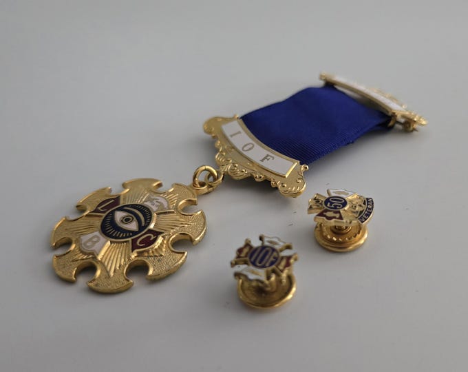 Independant Order of Foresters IOF Medal and Lapel Pin Set