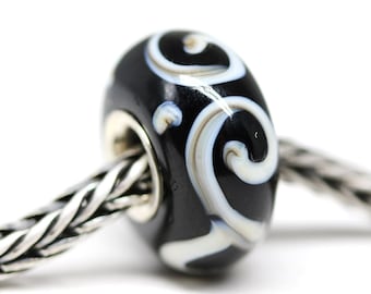 Contas pretas Lampwork: pingente com furo grande e forrado em prata esterlina