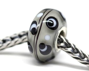 Grijze lampwork glasbedel: sterlingzilveren Europese armband