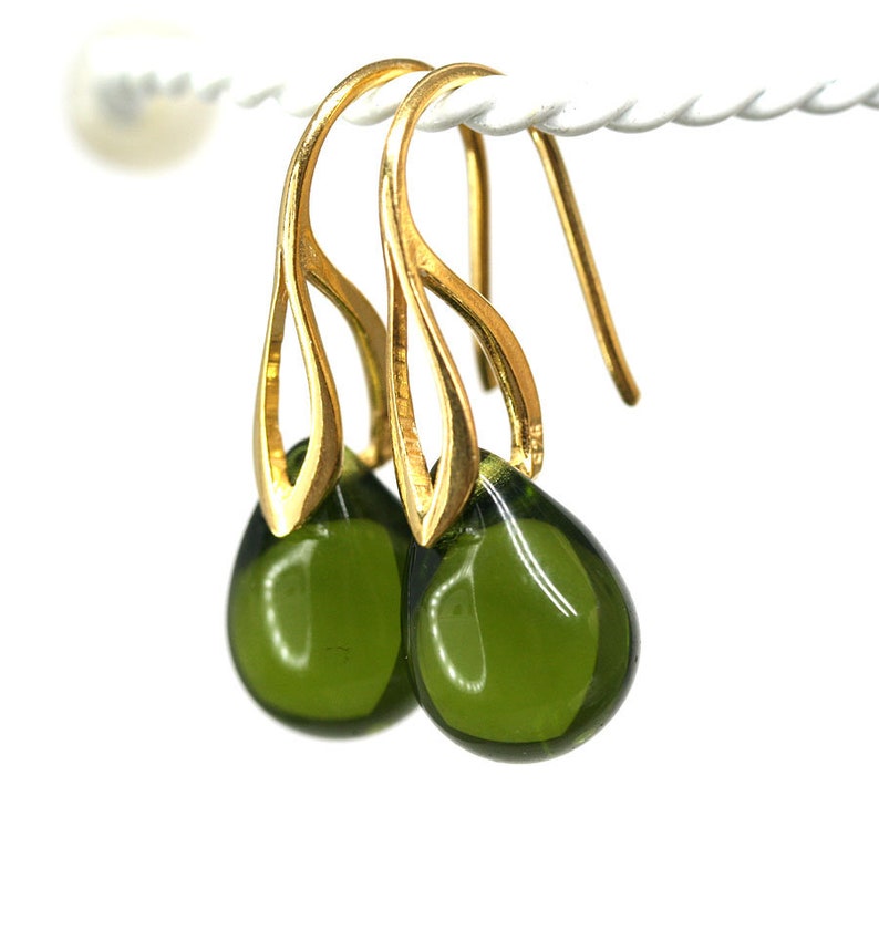 Boucles d'oreilles goutte vert foncé, boucles d'oreilles vert olive or boucles d'oreilles femmes goutte de verre tchèque image 2