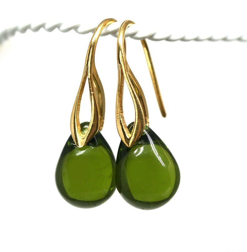 Boucles d'oreilles goutte vert foncé, boucles d'oreilles vert olive or boucles d'oreilles femmes goutte de verre tchèque Gold