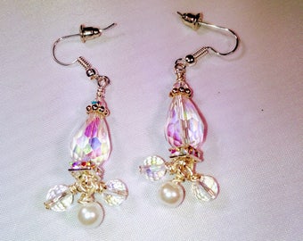 Bridal teardrop dangle earrings; crystal bridal earrings; teardrop crystal earrings; crystal earrings; Swarovski earrings; crystal and pearl