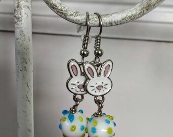 Boucles d'oreilles lapin de Pâques ; Boucles d'oreilles de Pâques ; boucles d'oreilles lapin ; boucles d'oreilles printanières ; Boucles d'oreilles lapin