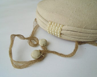 Vintage 1950s Beige Hat with Faux Pearl Decorative Patch and Matching Veil - Vintage Hat for Women Summer Beige - Cocktail Hat Off White