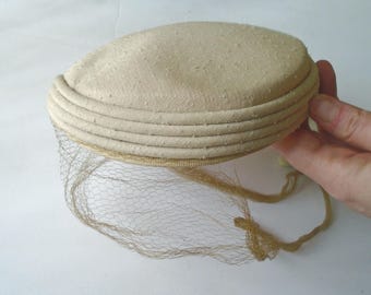 Vintage 1960s Ivory Bubble Hat - Round Off-white Felt Hat  display picture 1