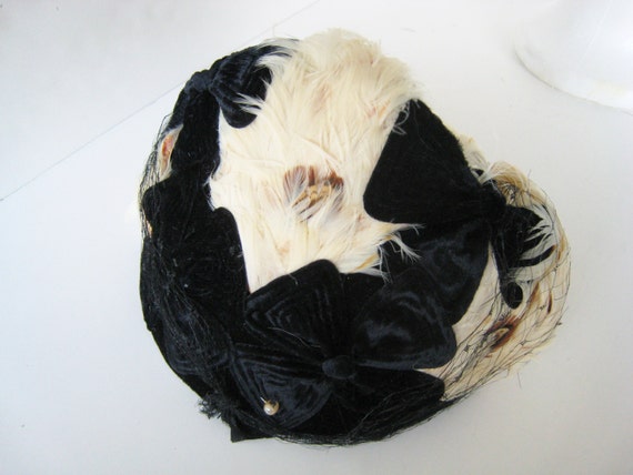 Vintage Feathered Cocktail Hat - Black Velvet and… - image 3