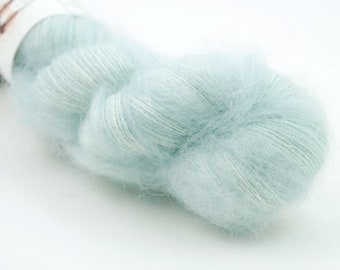 Peludo - Tragándose un huevo azul de codorniz