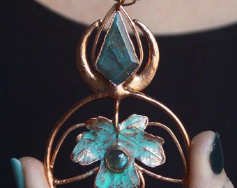 Unique piece. Blue labradorite pendant with real maple leaf. Lunar, witchy copper jewellery