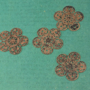 Antiqued Copper Medium 5 Petal Floral Filigree Pieces - 4 pieces - Measures 1&quot; - Great Antique Vintage Look