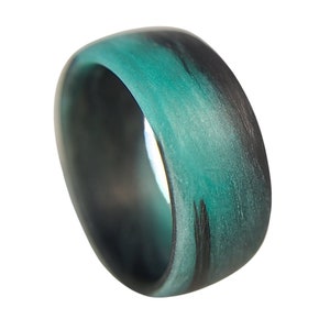 Anillo luminoso veteado de fibra de carbono en color verde azulado y negro